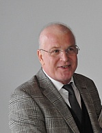 Sieci lokalnych dealerów - główna strategia Clark’a