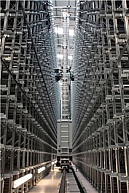 Simon Hegele buduje centrum logistyczne z TGW