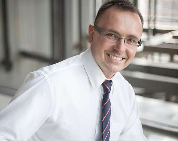 Dyrektor działu badań rynkowych i doradztwa