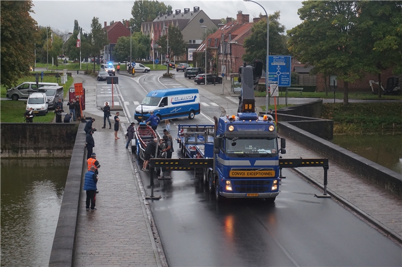 Transport maoryskiej łodzi 