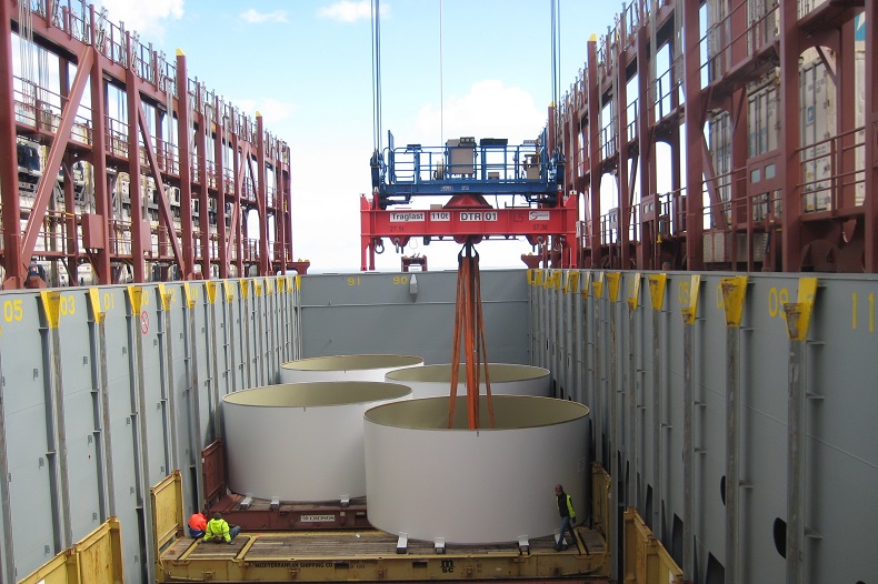 Zaladunek na statek_Dachser_Scholz