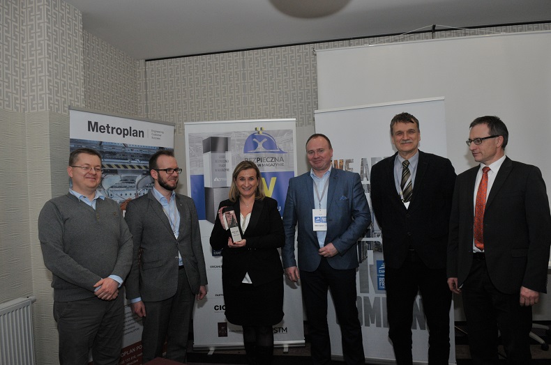 Od lewej: Tomasza Chojnacki i Łukasz Perlak Metroplan Polska sp. z o.o., Patrycja Ratajczak Kuehne + Nagel sp. z o.o., Krzysztof Polesiak Camso Polska S.A., dr Andrzej Dąbrowski CIOP PIB, dr Sławomir Halusiak Politechnika Łódzka.