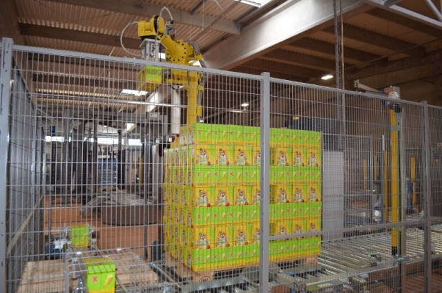 2018.06.22 Maspex_Nowoczesny robot pakujący musy owocowe w zakładzie Tymbark w Olsztynku
