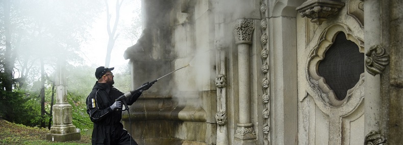 Green-wood-cemetery_czyszczenie_pomników