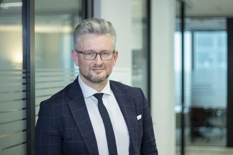 Łukasz Dreger_dyrektor Działu Reprezentacji Najemców Biurowych w Cresa Polska.
