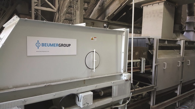 Taśmowy przenośnik skrzynkowy BEUMER Group