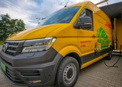 Żółte elektryczne vany wyruszają na polskie drogi
